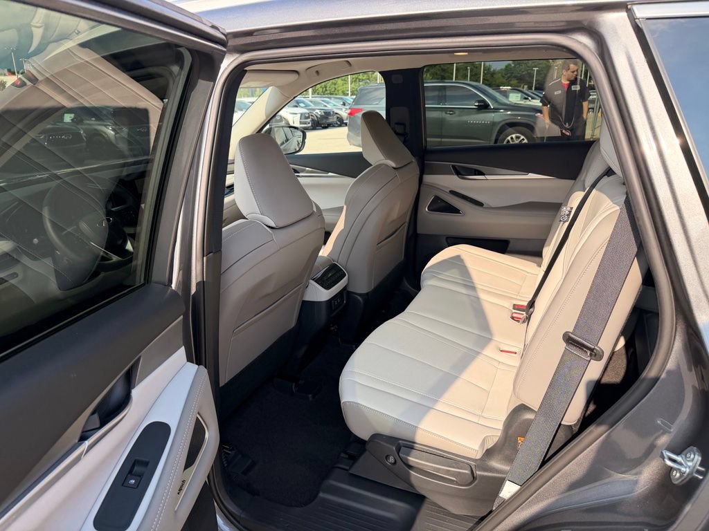 Used 2027 INFINITI QX60 Luxe w/ Cargo Package AWD/4WD image 12