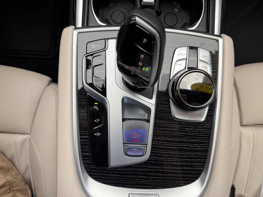 Used 2022 BMW 750Li xDrive AWD/4WD image 16