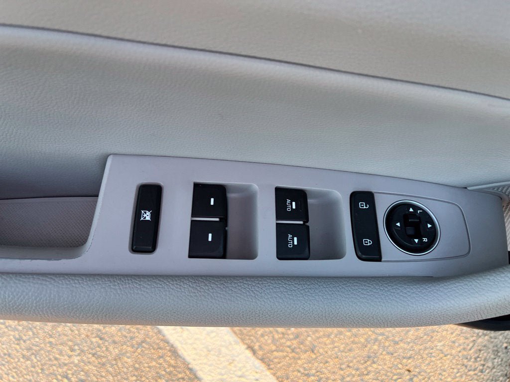 Used 2019 Hyundai Sonata SEL w/ Tech Package 02 FWD image 18
