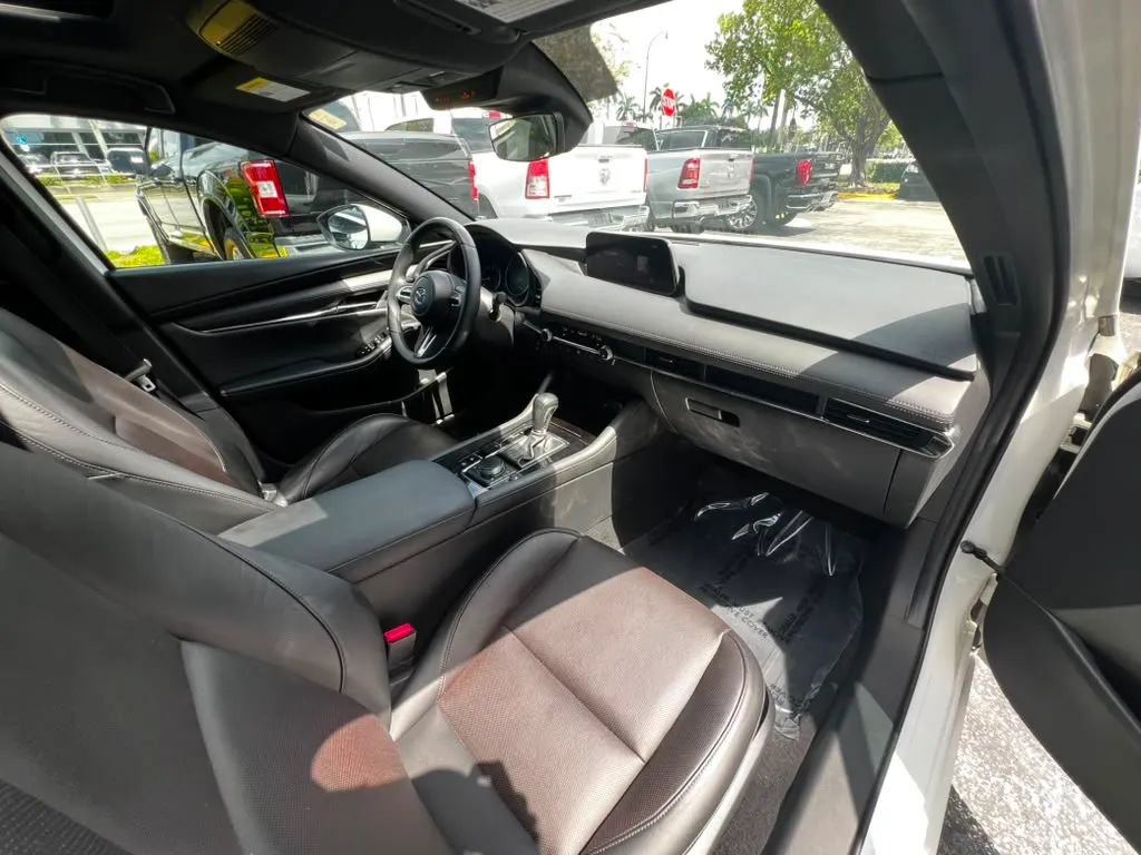 Used 2019 MAZDA MAZDA3 Hatchback w/ Premium Package FWD image 17