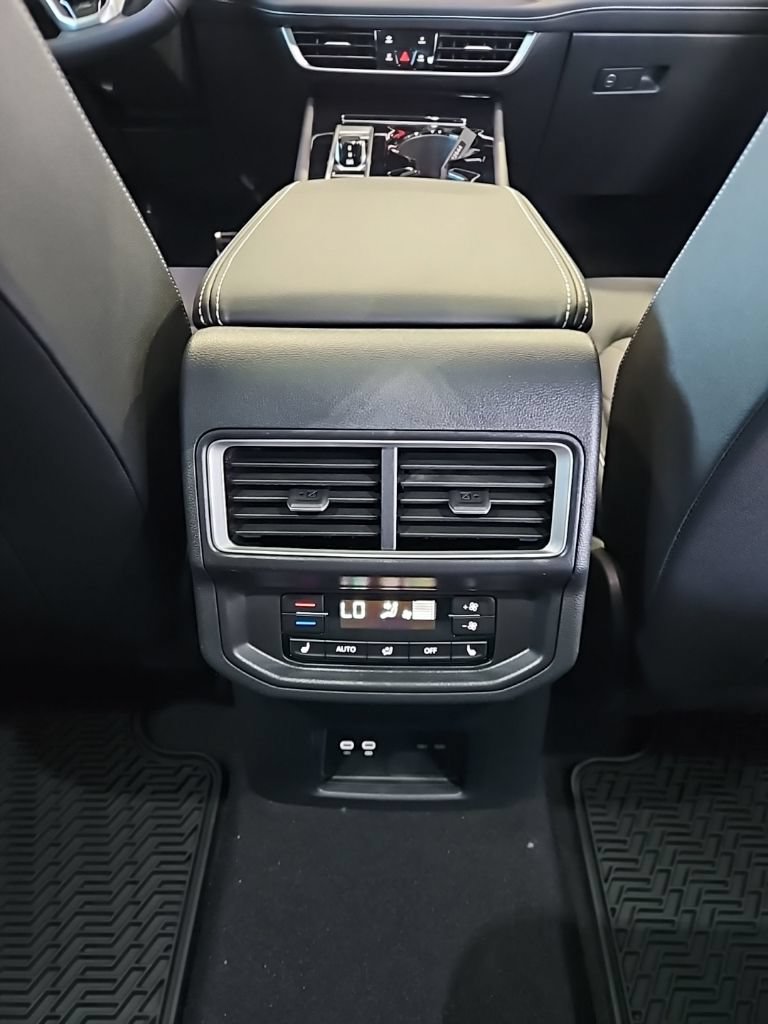 New 2026 Volkswagen Atlas SEL Premium R-Line AWD/4WD image 18