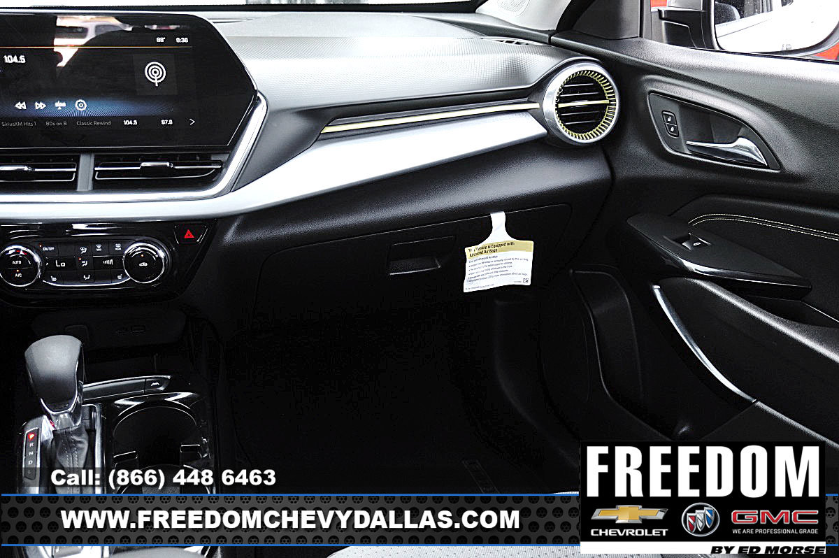 Used 2025 Chevrolet Trax LT w/ Driver Confidence Package FWD image 28