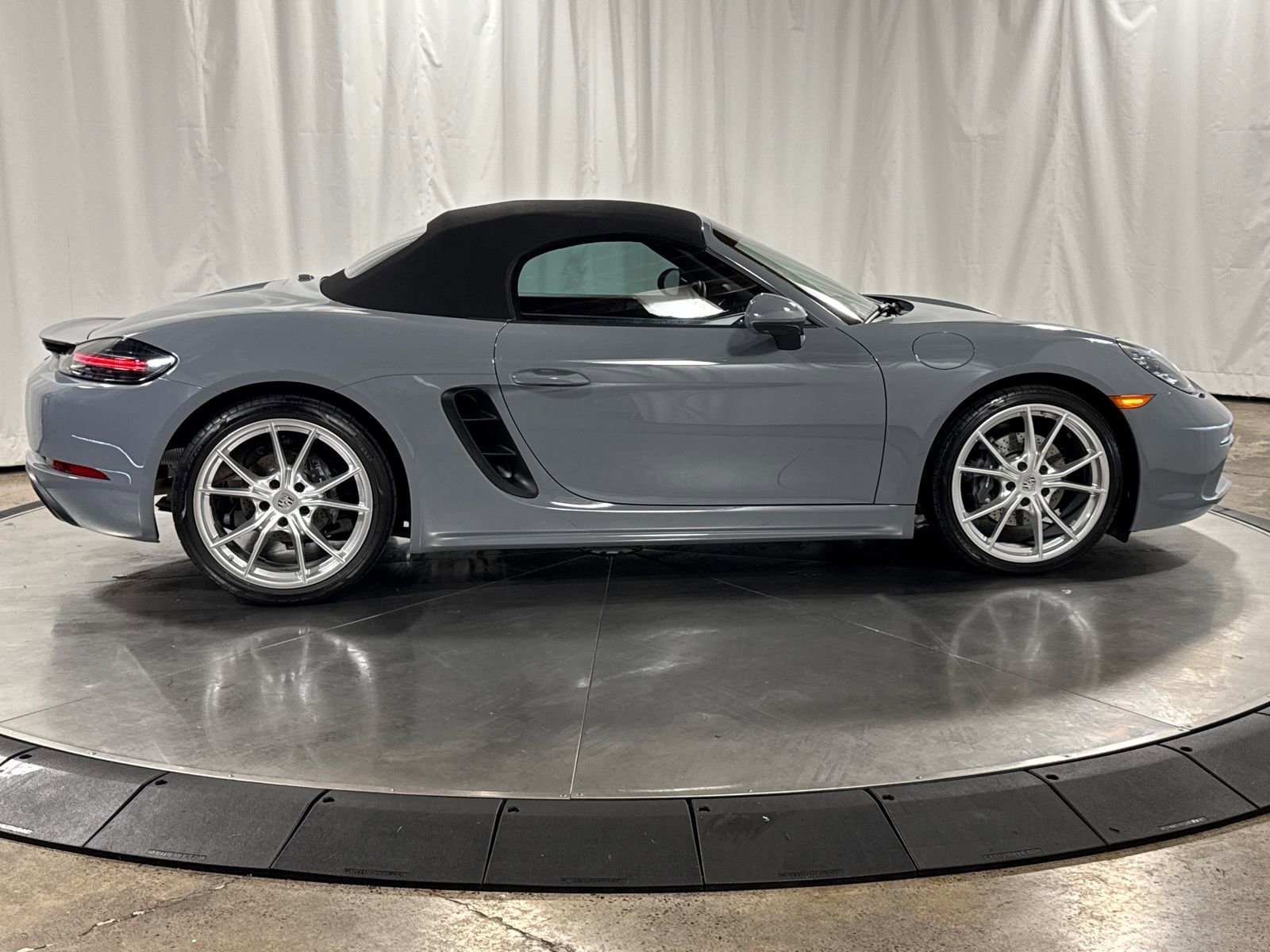 Used 2025 Porsche 718 Boxster RWD image 5
