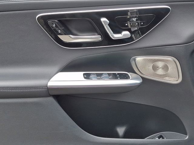 Used 2025 Mercedes-Benz GLC 300 4MATIC image 13