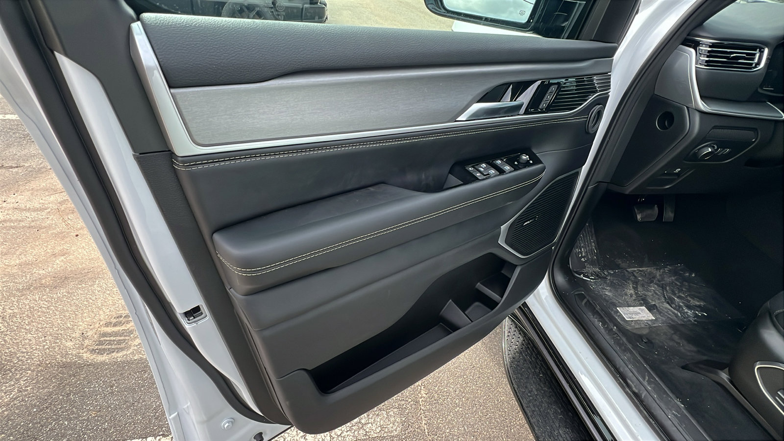 New 2026 Jeep Grand Wagoneer Limited image 14