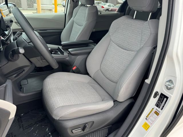Used 2022 Toyota Sienna LE image 14