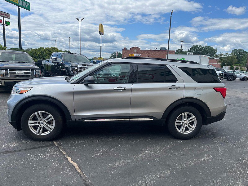 Used 2021 Ford Explorer XLT w/ Equipment Group 202A AWD/4WD image 4