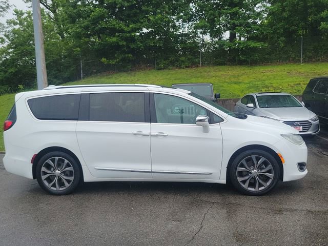Used 2017 Chrysler Pacifica Limited w/ UConnect Theater Package FWD image 7