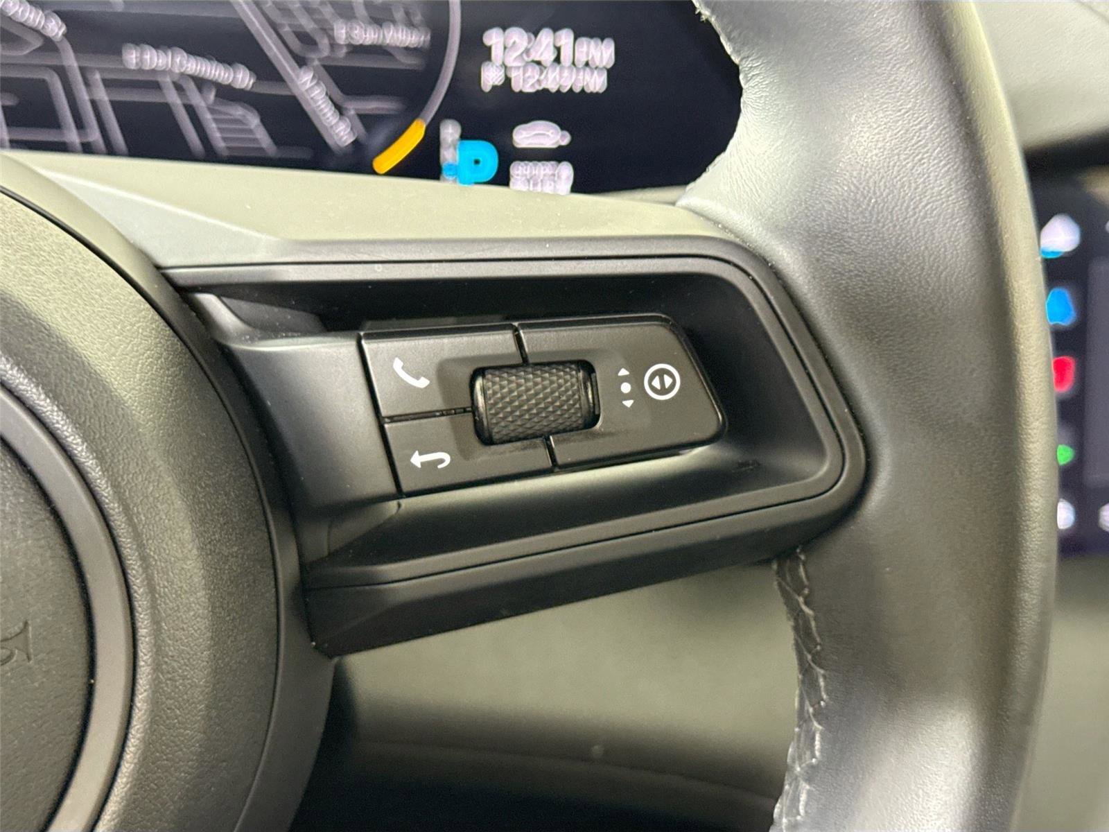 Used 2023 Porsche Taycan 4S image 22