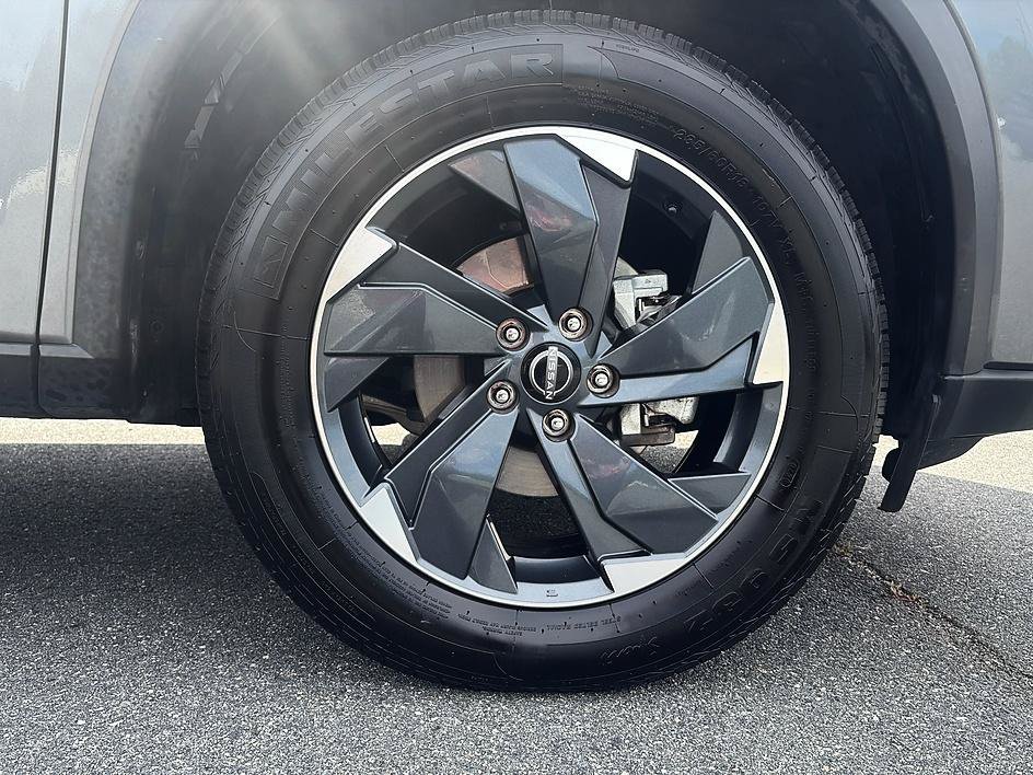 Certified 2025 Nissan Rogue SV AWD/4WD image 12