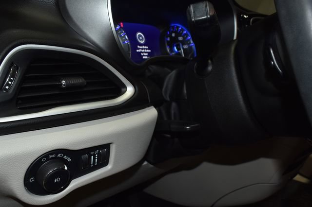 Certified 2022 Chrysler Pacifica Touring-L image 27