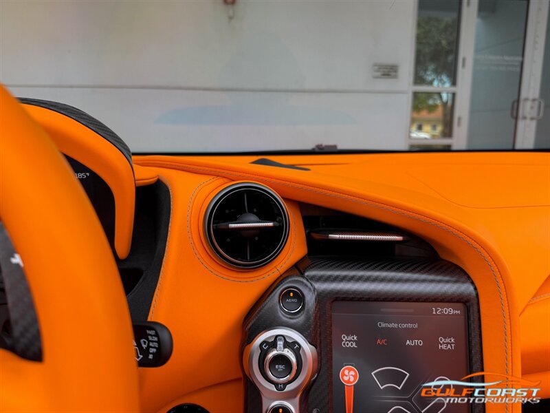Used 2022 McLaren 765LT RWD image 17
