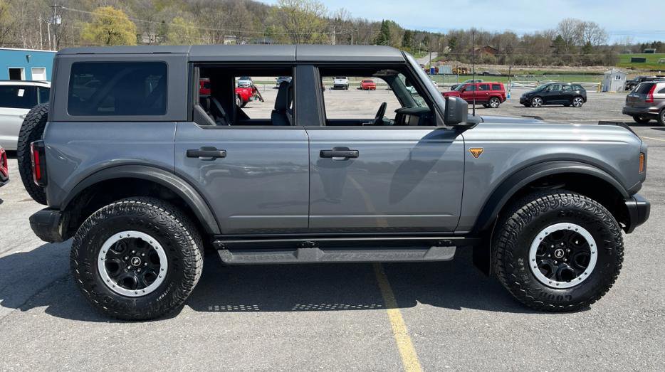 Used 2025 Ford Bronco Badlands w/ Sasquatch Package AWD/4WD image 4