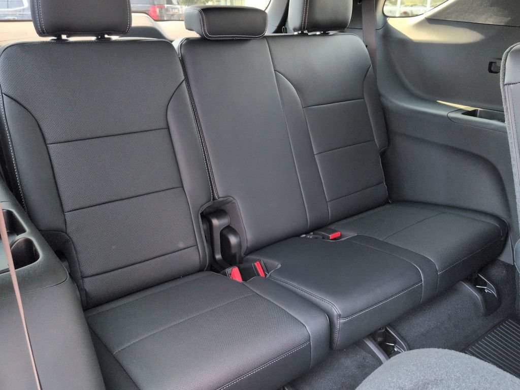 New 2026 Chevrolet Traverse LT w/ LPO, Floor Liner Package AWD/4WD image 21