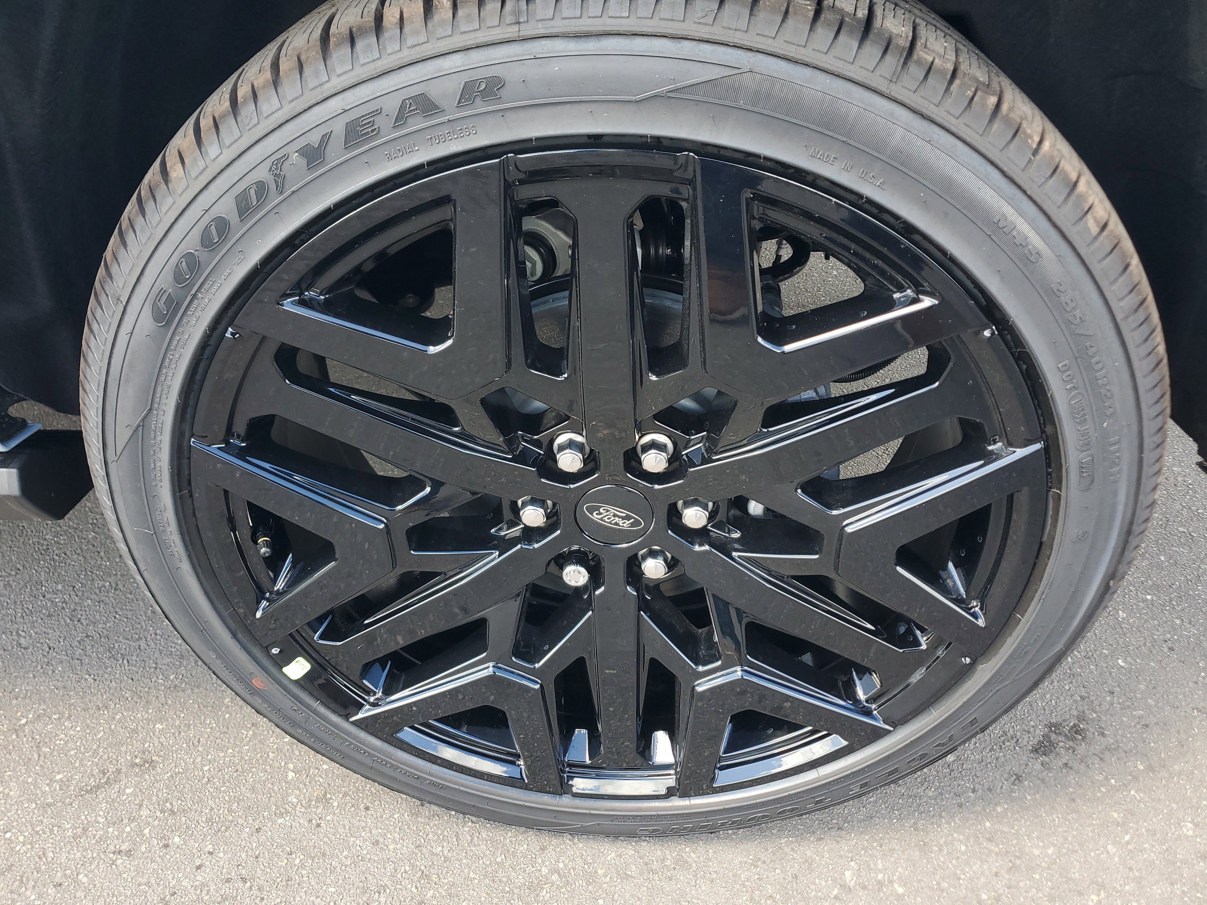 New 2026 Ford Expedition Platinum w/ Stealth Performance Package image 7