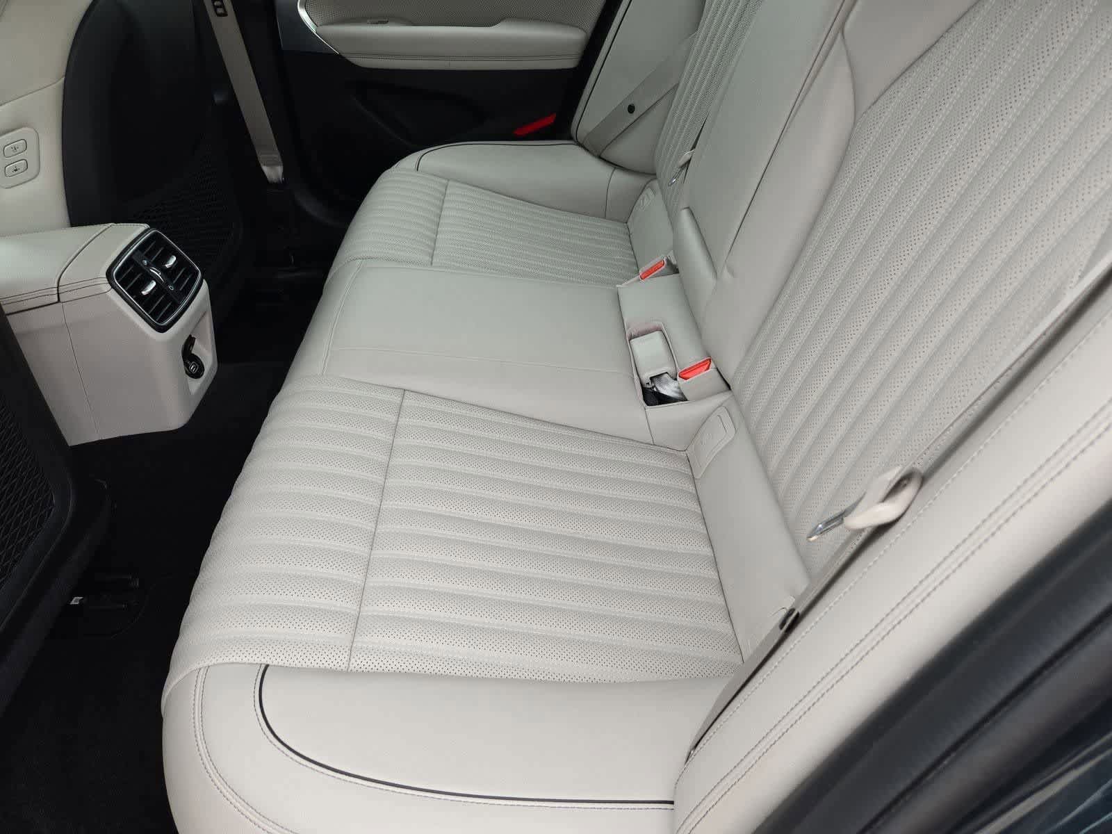 Used 2023 Genesis G70 3.3T RWD image 17