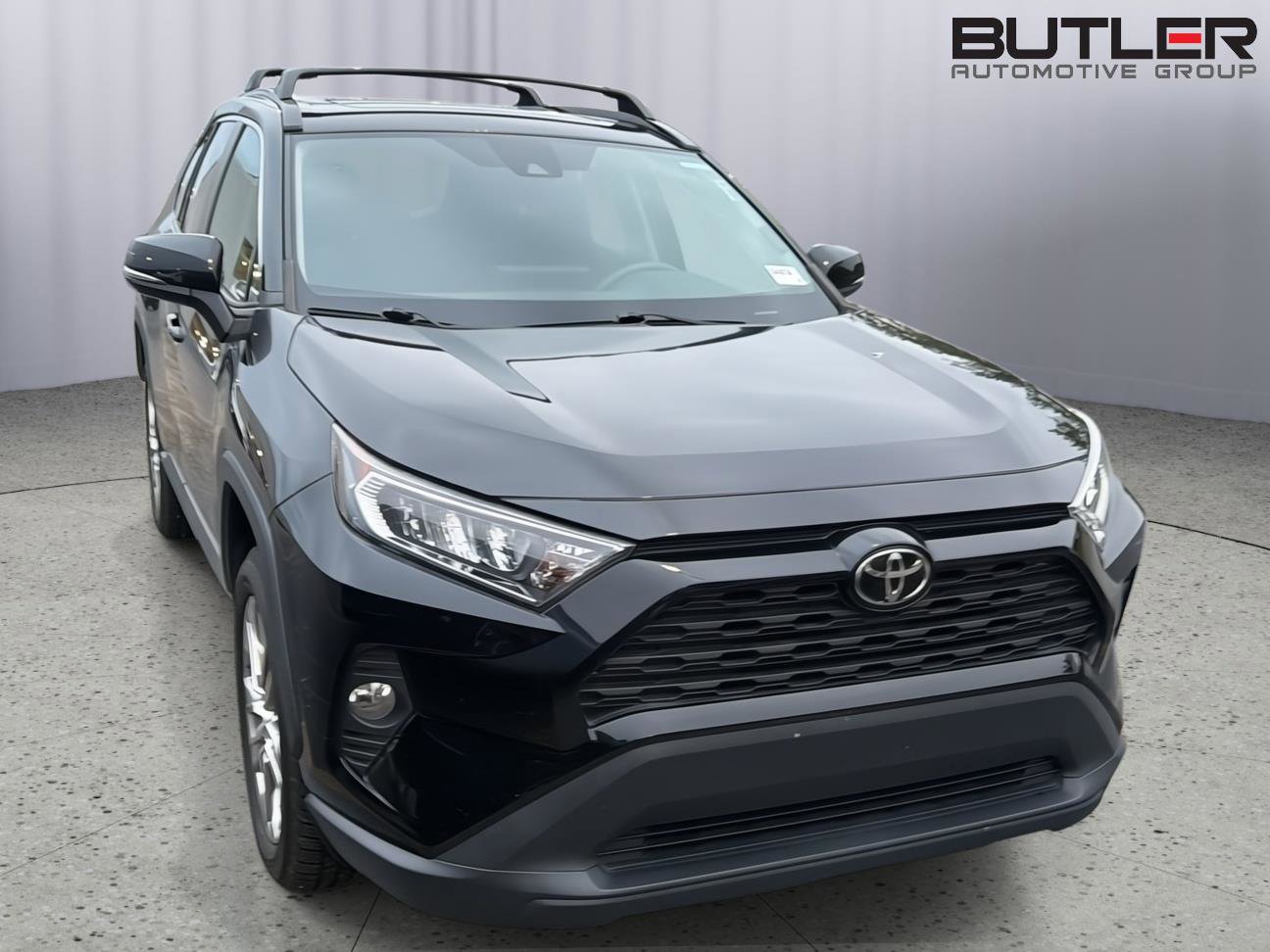 Used 2020 Toyota RAV4 XLE Premium FWD image 4