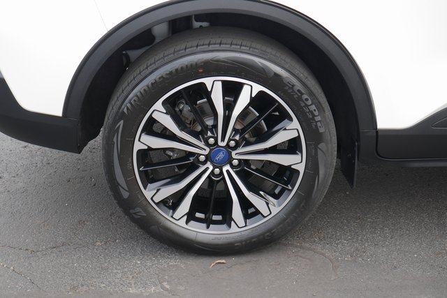 Used 2022 Ford Escape SE w/ SE Sport Appearance Package image 14