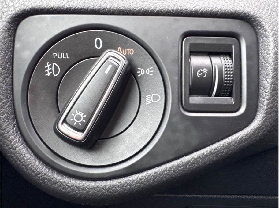 Used 2018 Volkswagen Golf Alltrack SEL image 25