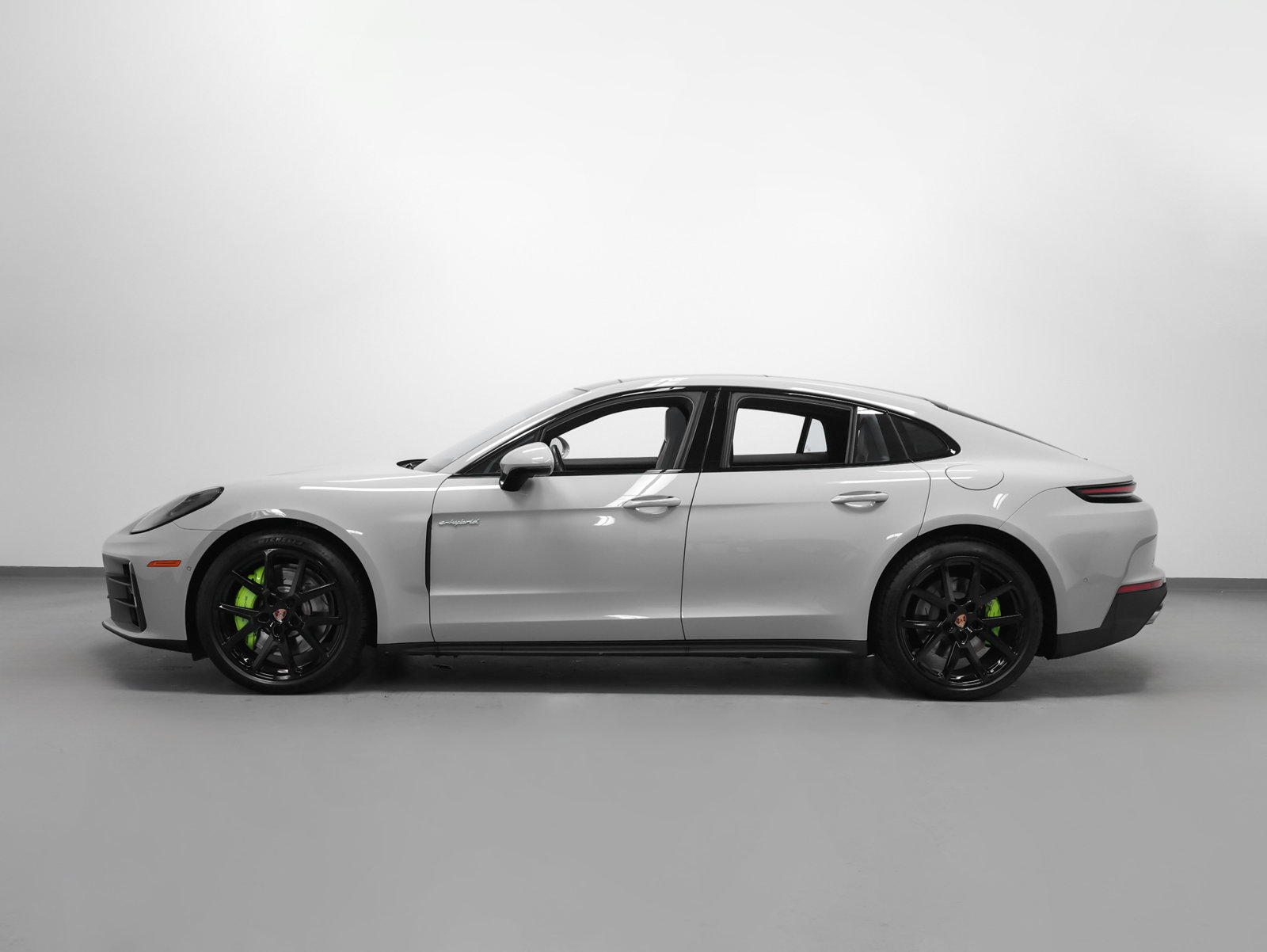 Certified 2026 Porsche Panamera 4 E-Hybrid AWD/4WD image 2