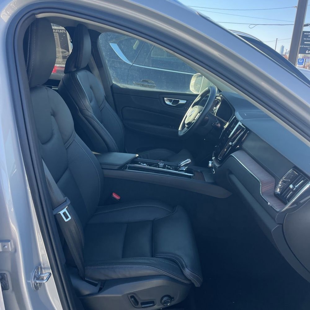 Used 2023 Volvo XC60 B6 Ultimate w/ Climate Package image 29