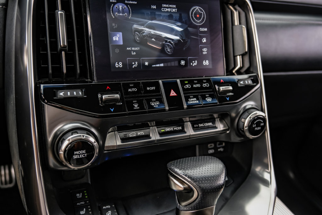 Used 2024 Lexus LX 600 F Sport AWD/4WD image 30
