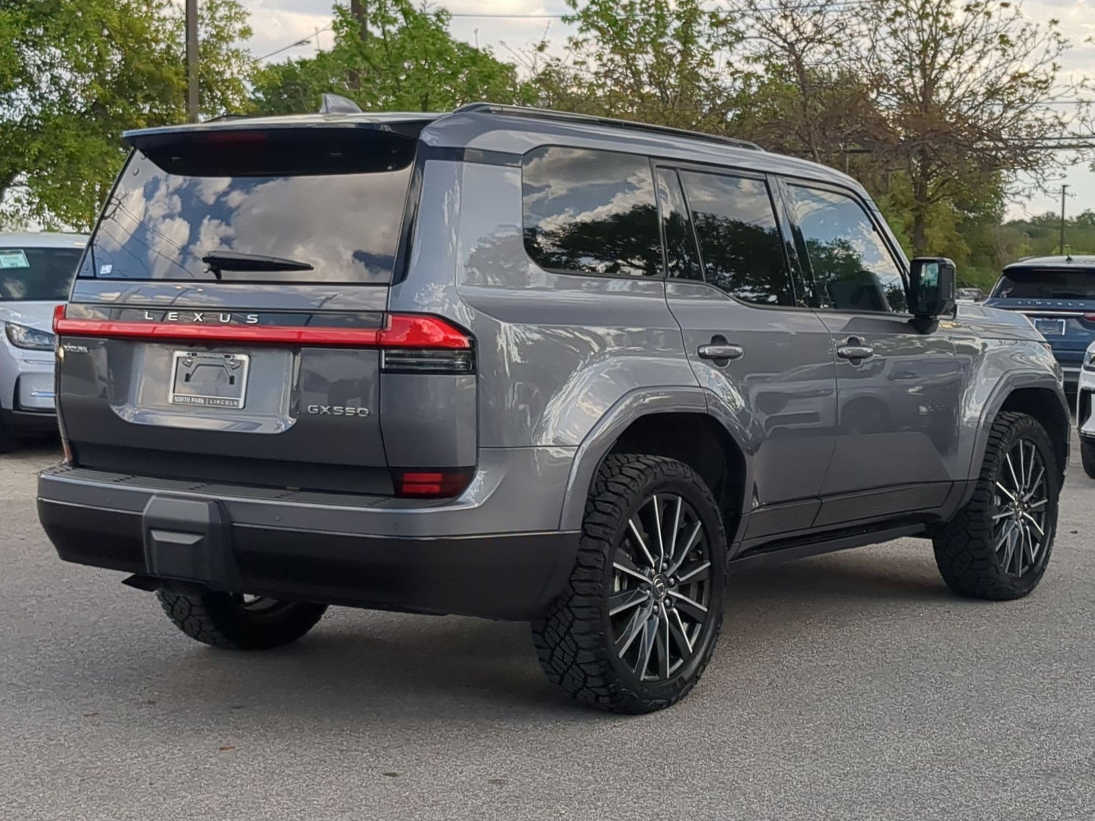 Used 2025 Lexus GX 550 w/ Accessory Package (Z1) AWD/4WD image 3