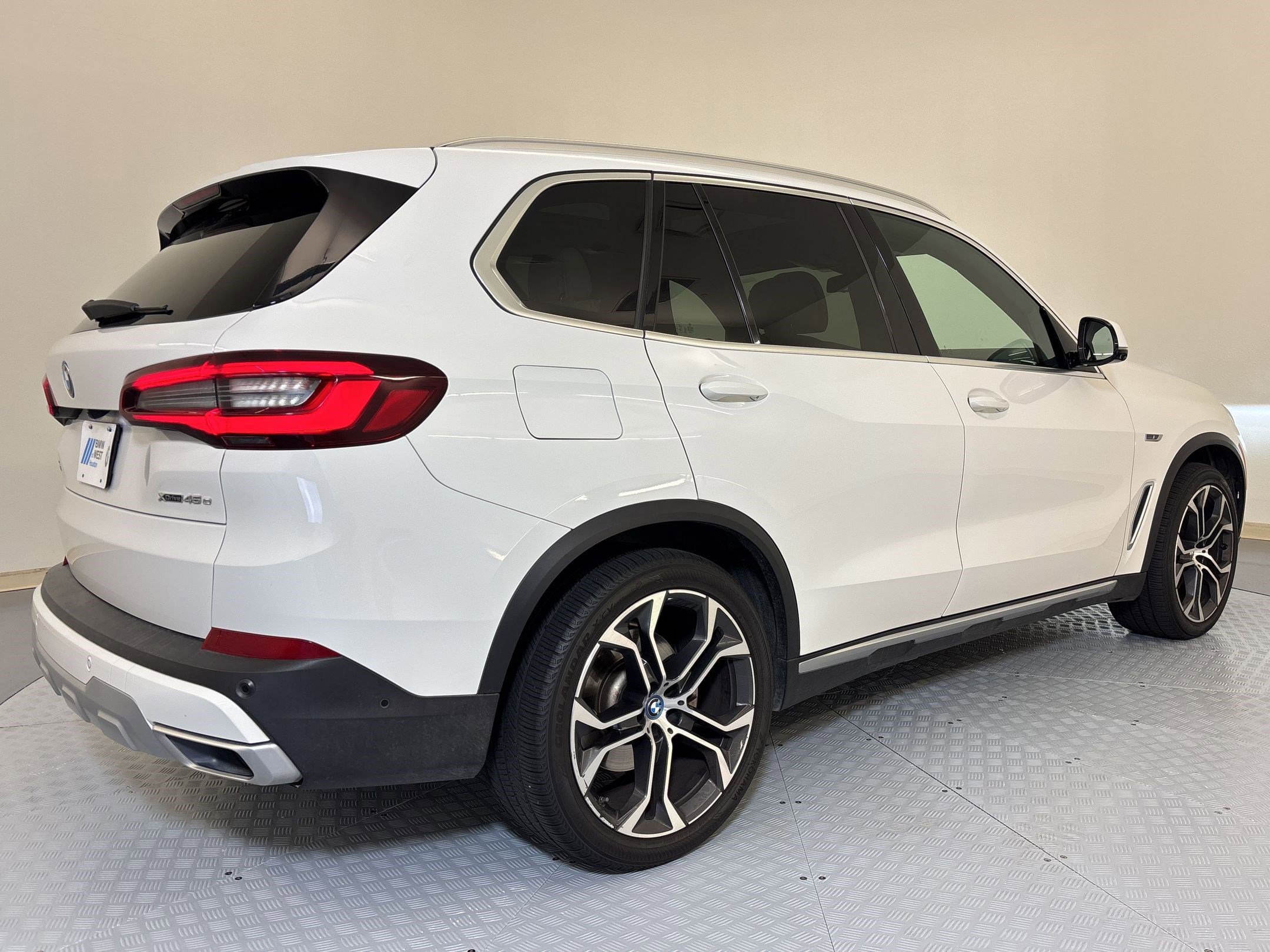 Used 2022 BMW X5 xDrive45e w/ Luxury Seating Package image 9
