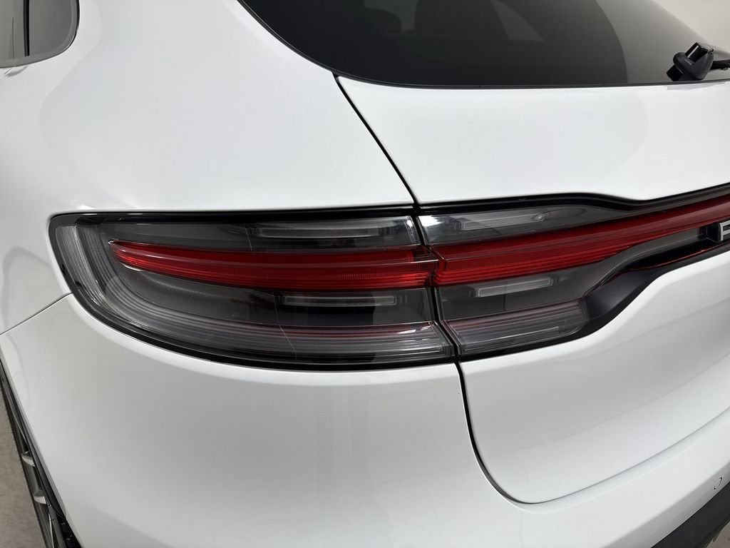 Certified 2025 Porsche Macan image 18