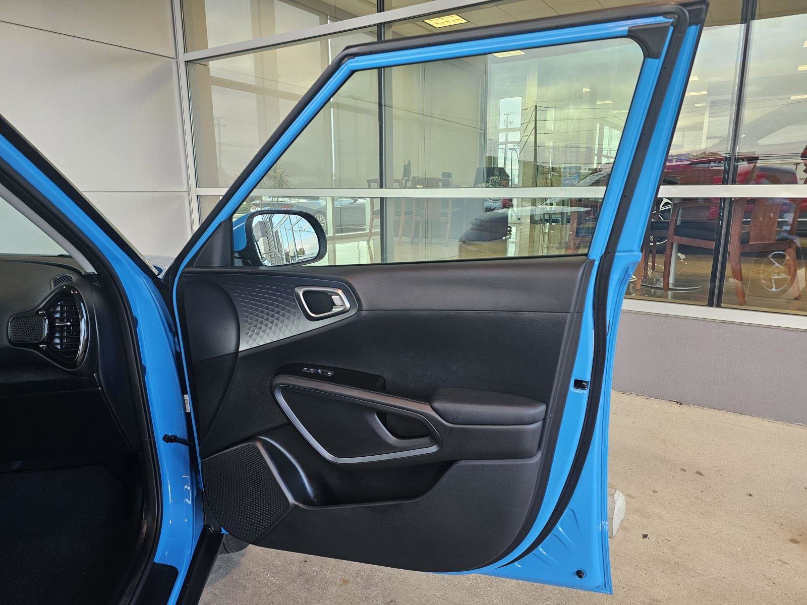 Used 2023 Kia Soul EX image 11