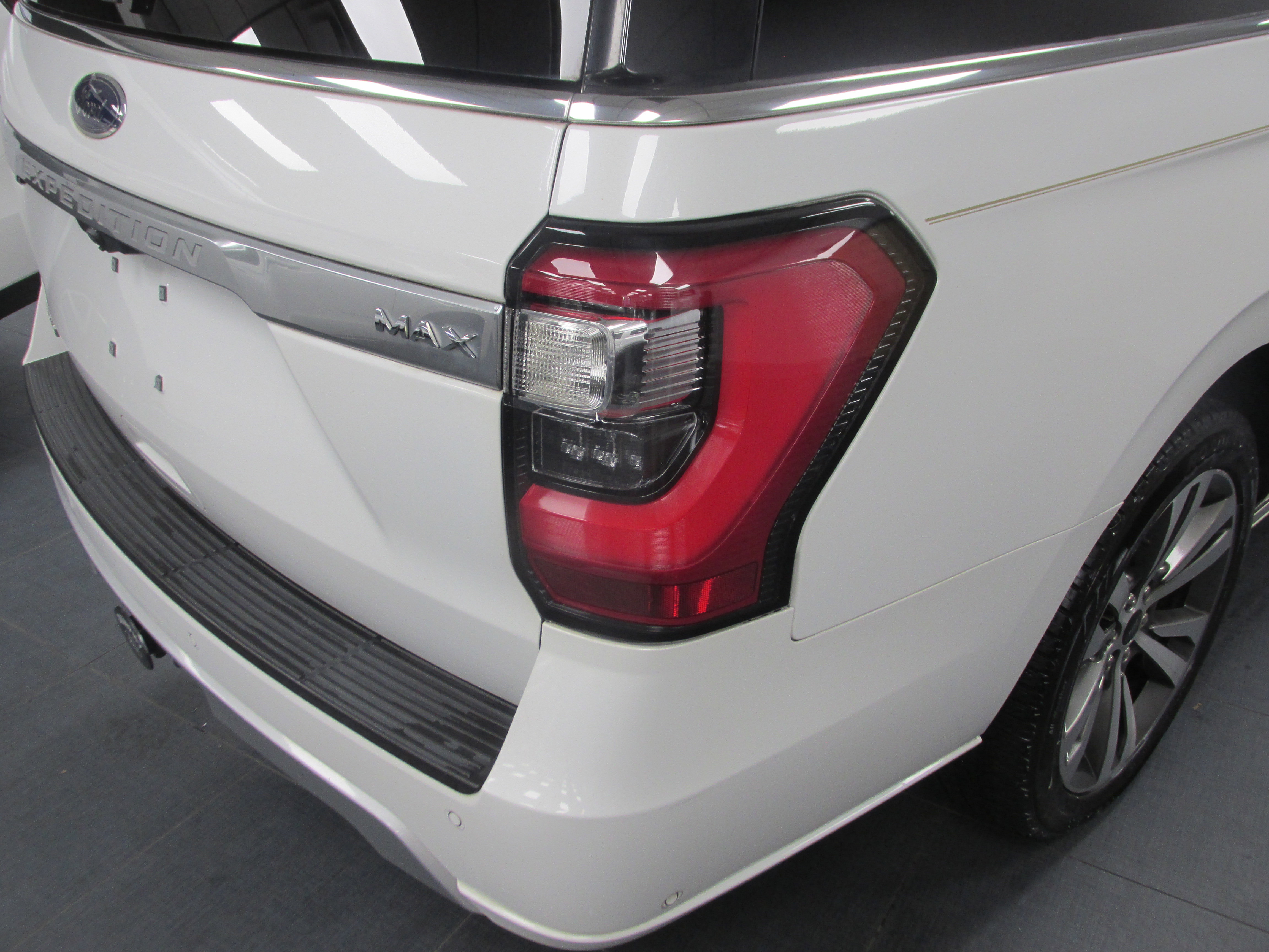 Certified 2020 Ford Expedition Max Platinum image 10