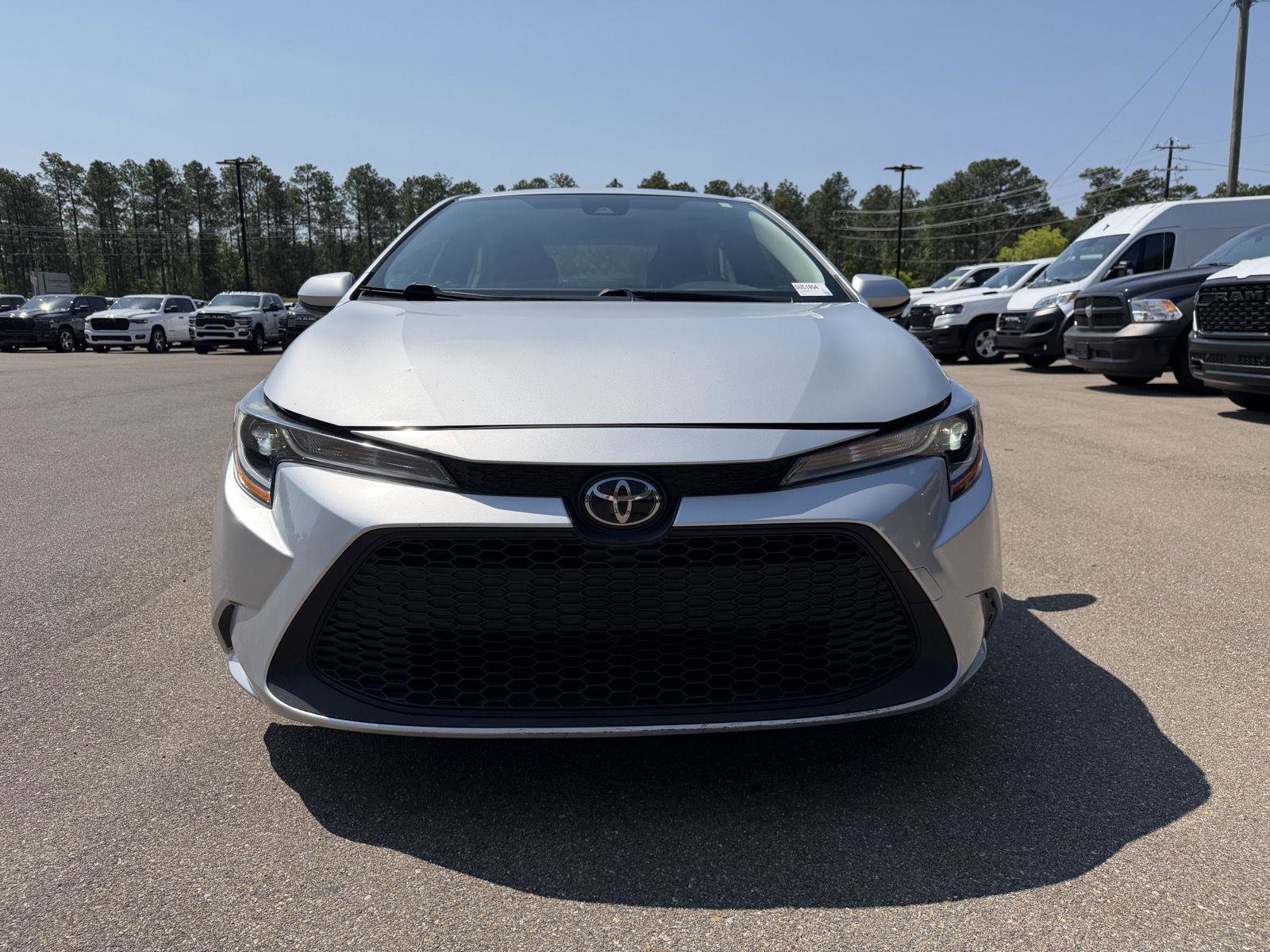 Used 2022 Toyota Corolla LE FWD image 2