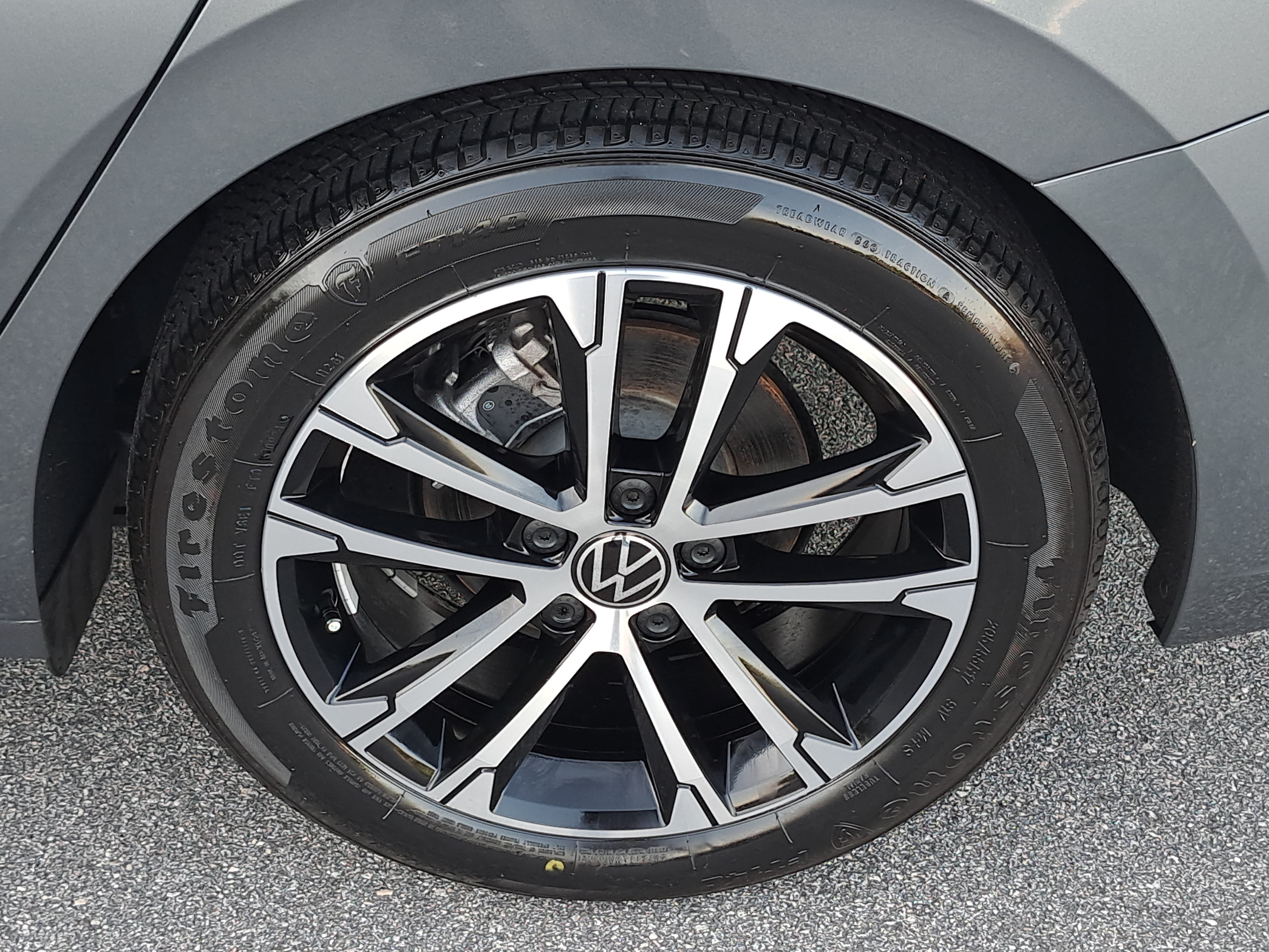 Certified 2025 Volkswagen Jetta Sport FWD image 33