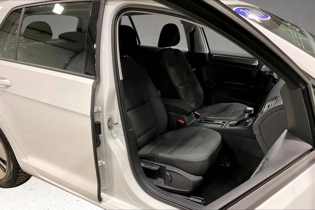 Used 2019 Volkswagen e-Golf SE w/ Driver Assistance Package FWD image 28