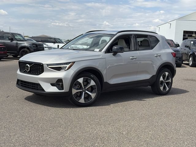 Used 2023 Volvo XC40 B5 Plus w/ Protection Package Premier AWD/4WD image 2