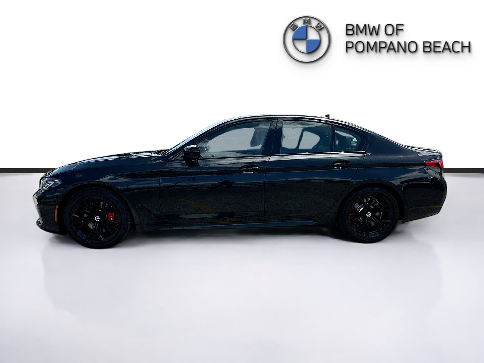Used 2023 BMW M550i xDrive w/ Executive Package image 4