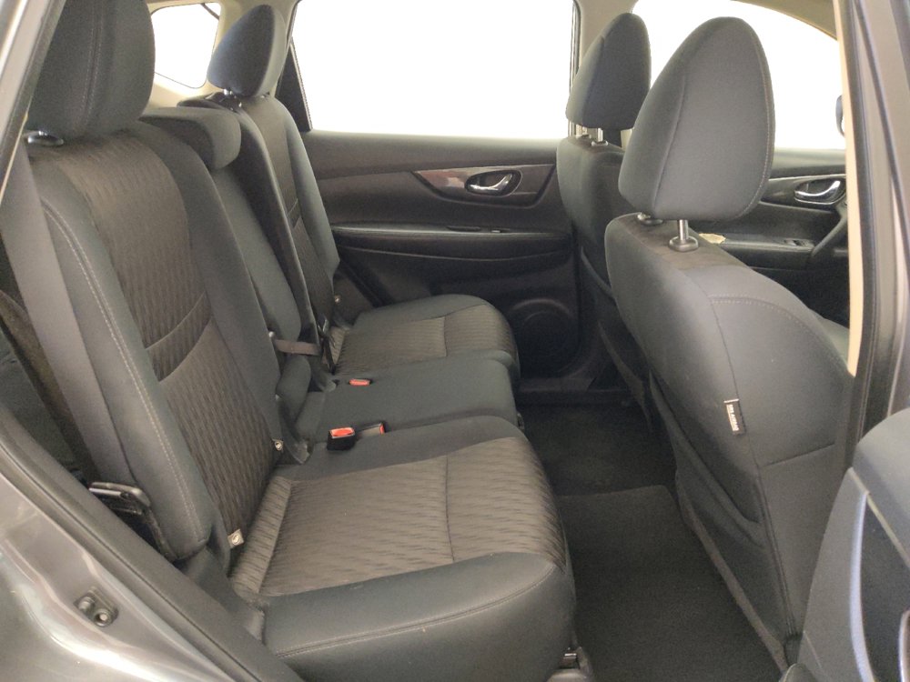 Used 2018 Nissan Rogue S image 19