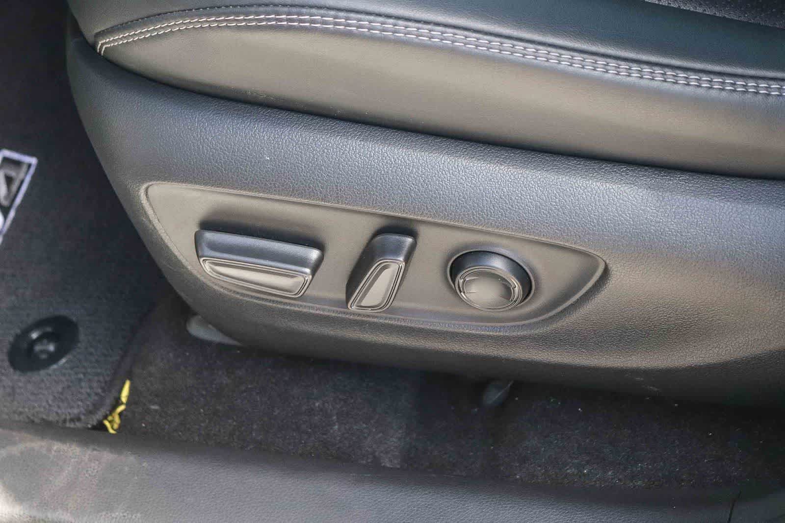 Used 2020 Toyota RAV4 Limited FWD image 22