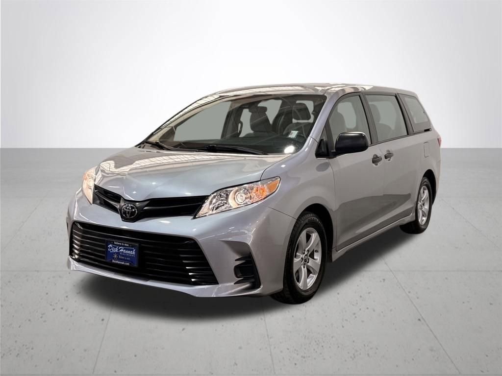 Used 2018 Toyota Sienna L image 2
