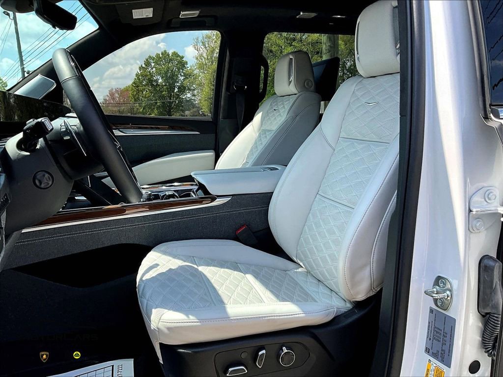 Used 2025 Cadillac Escalade ESV Premium Luxury Platinum image 21