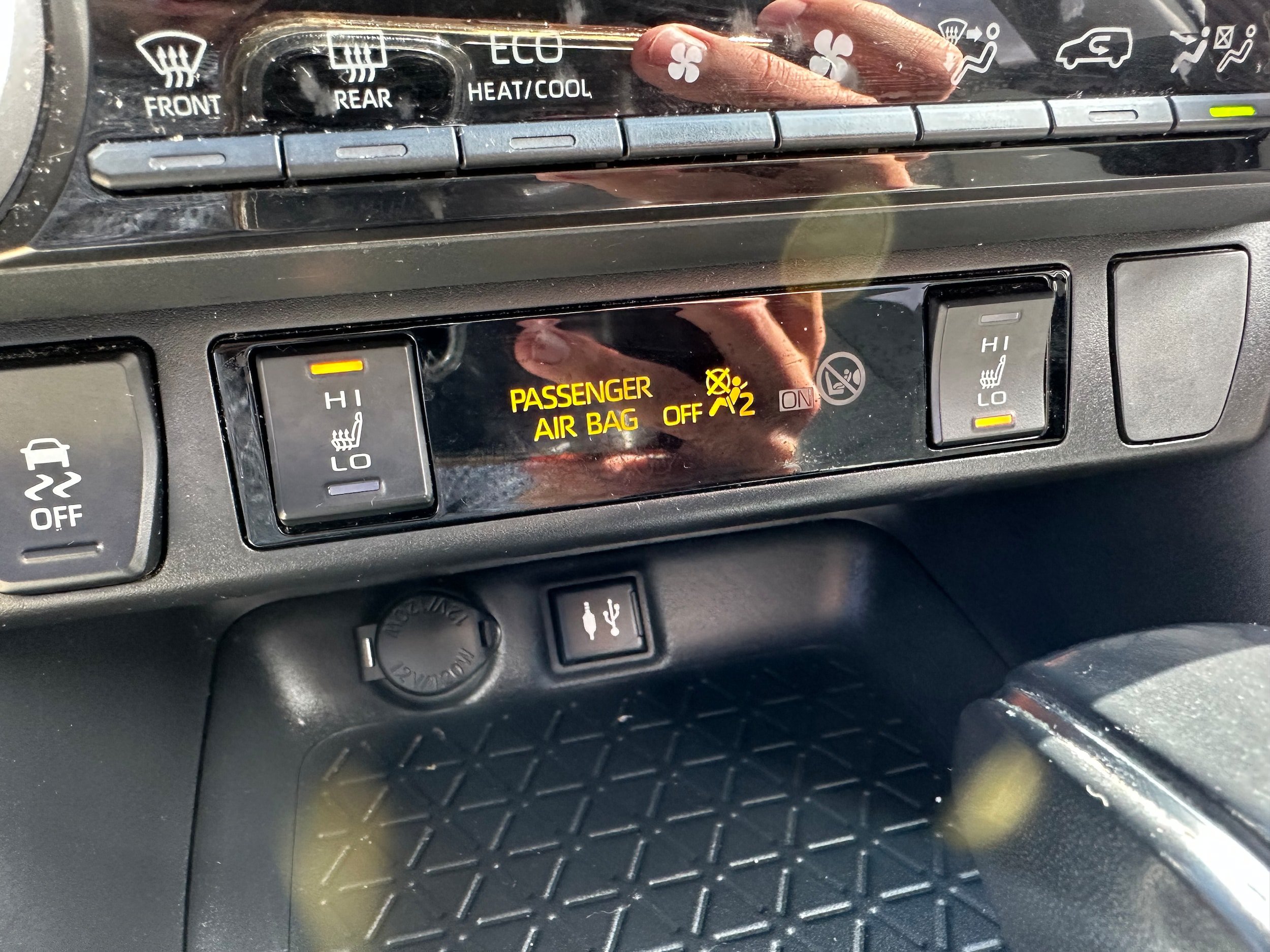 Used 2019 Toyota RAV4 XLE Premium w/ Cold Weather Package AWD/4WD image 27