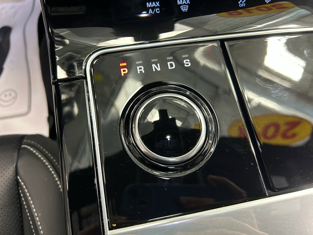 Used 2018 Land Rover Range Rover Velar R-Dynamic SE AWD/4WD image 13