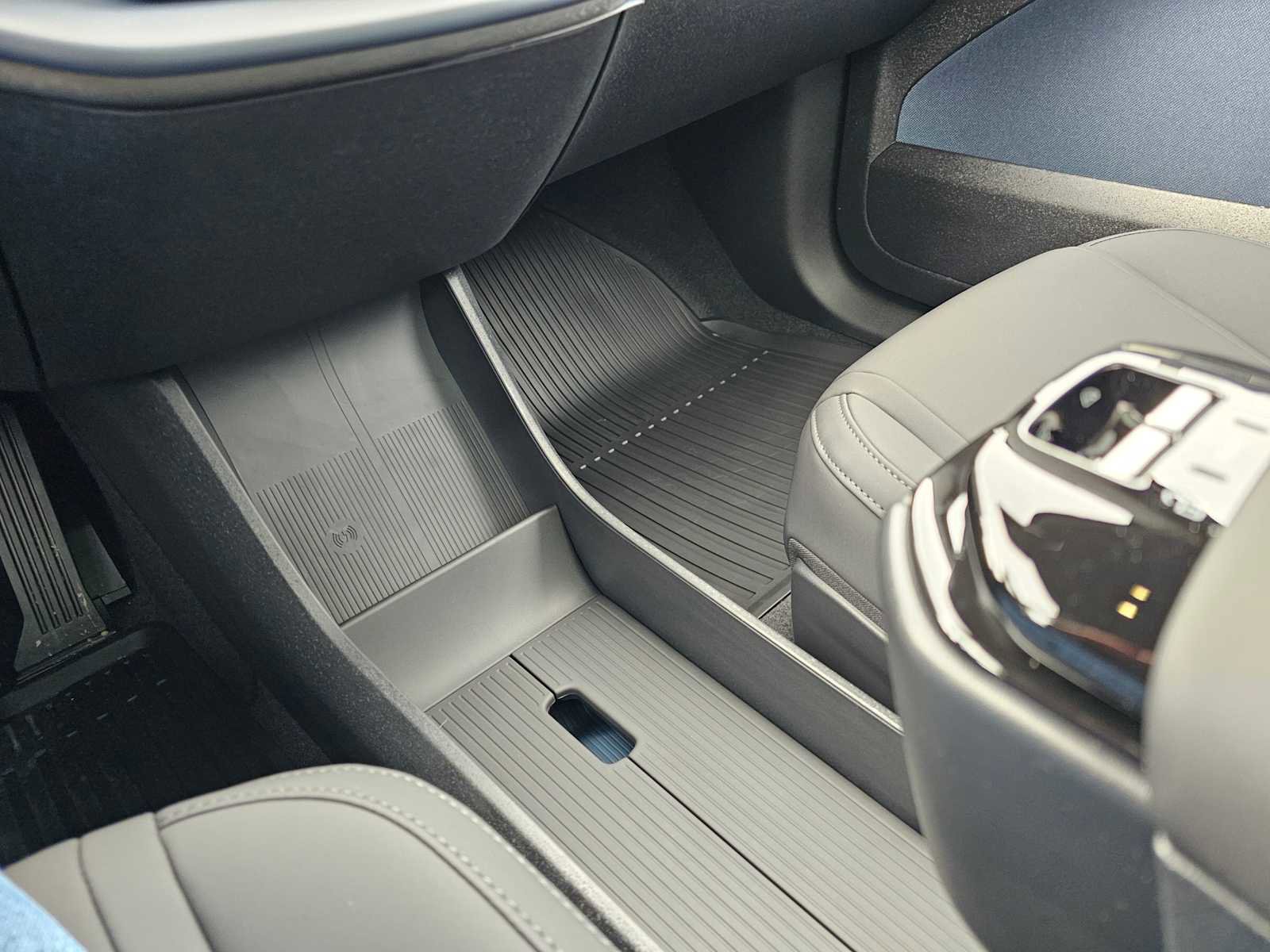 New 2026 Volvo EX30 Plus w/ Protection Package Premier image 26