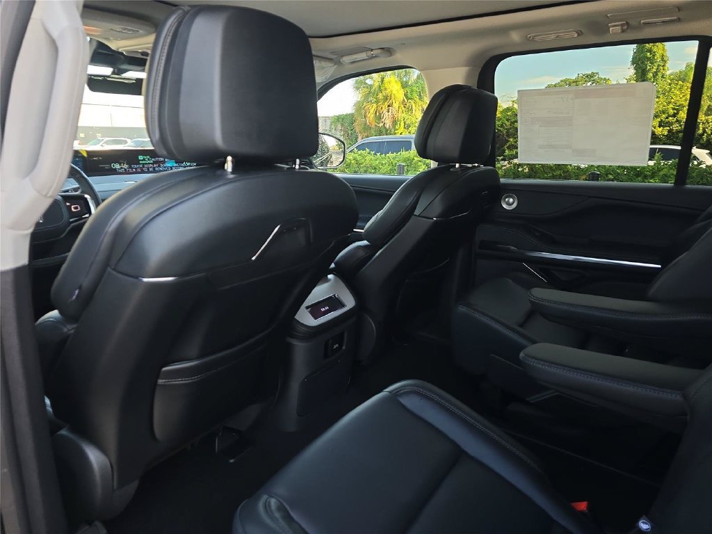 New 2026 Lincoln Navigator Reserve AWD/4WD image 14