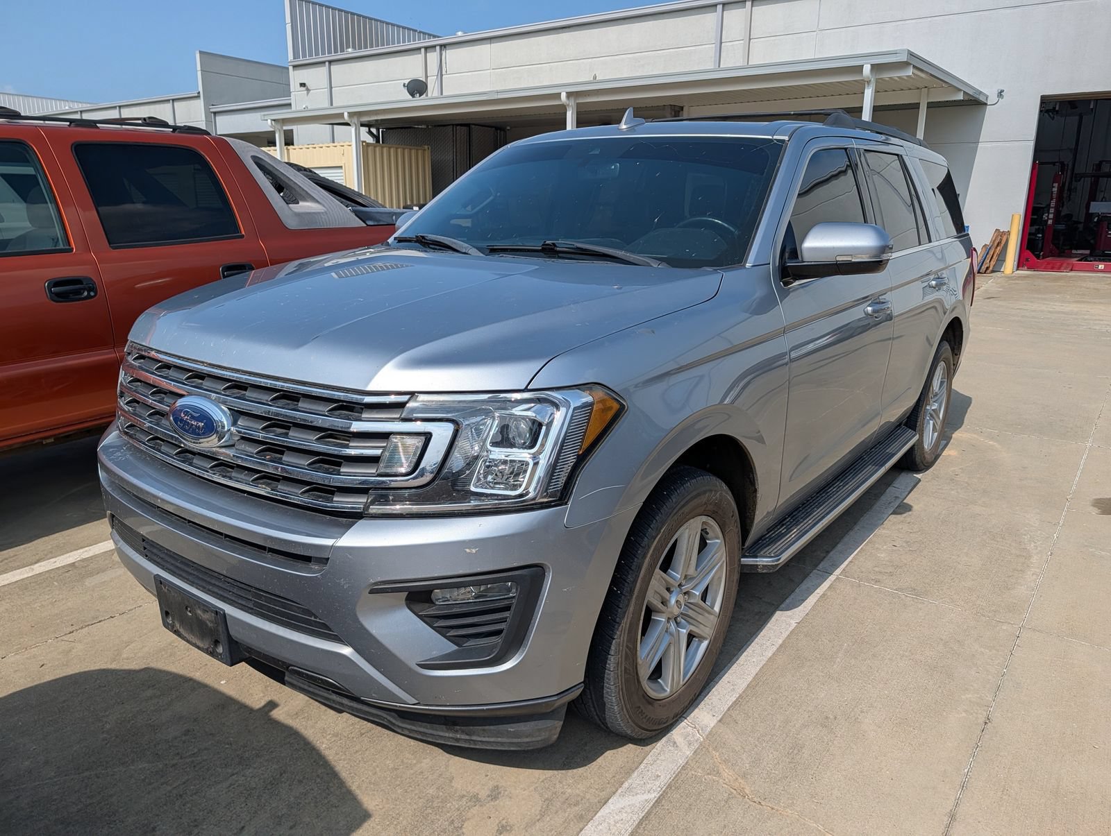 Used 2020 Ford Expedition XLT w/ Equipment Group 202A RWD image 5