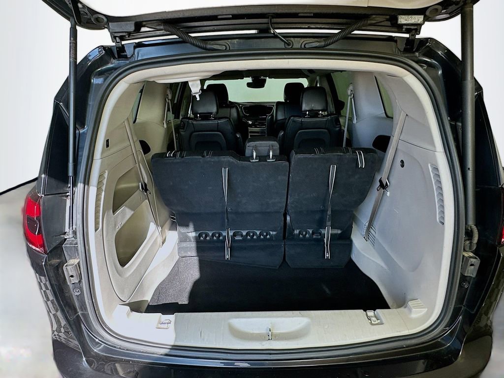 Used 2023 Chrysler Pacifica Touring-L image 24