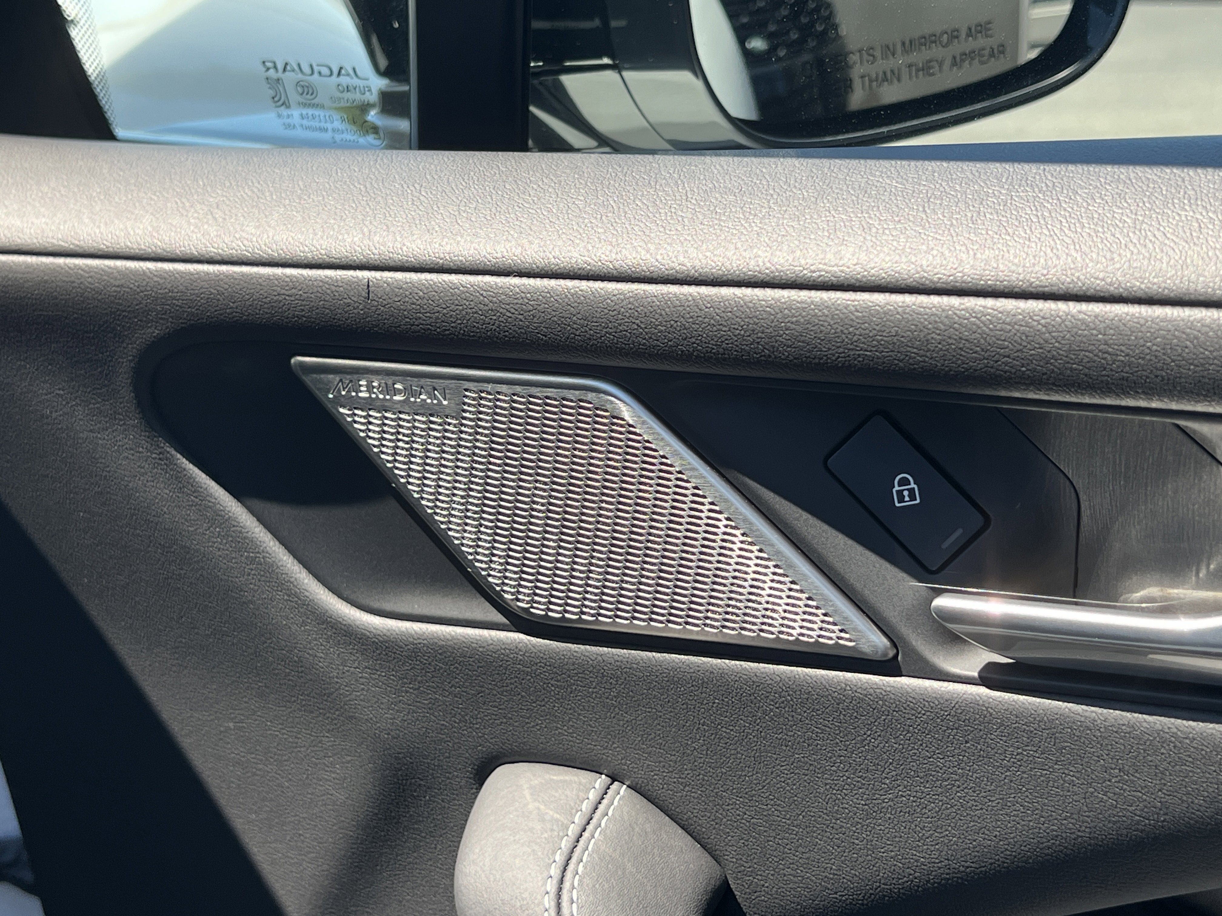 Certified 2024 Jaguar I-PACE R-Dynamic HSE image 9