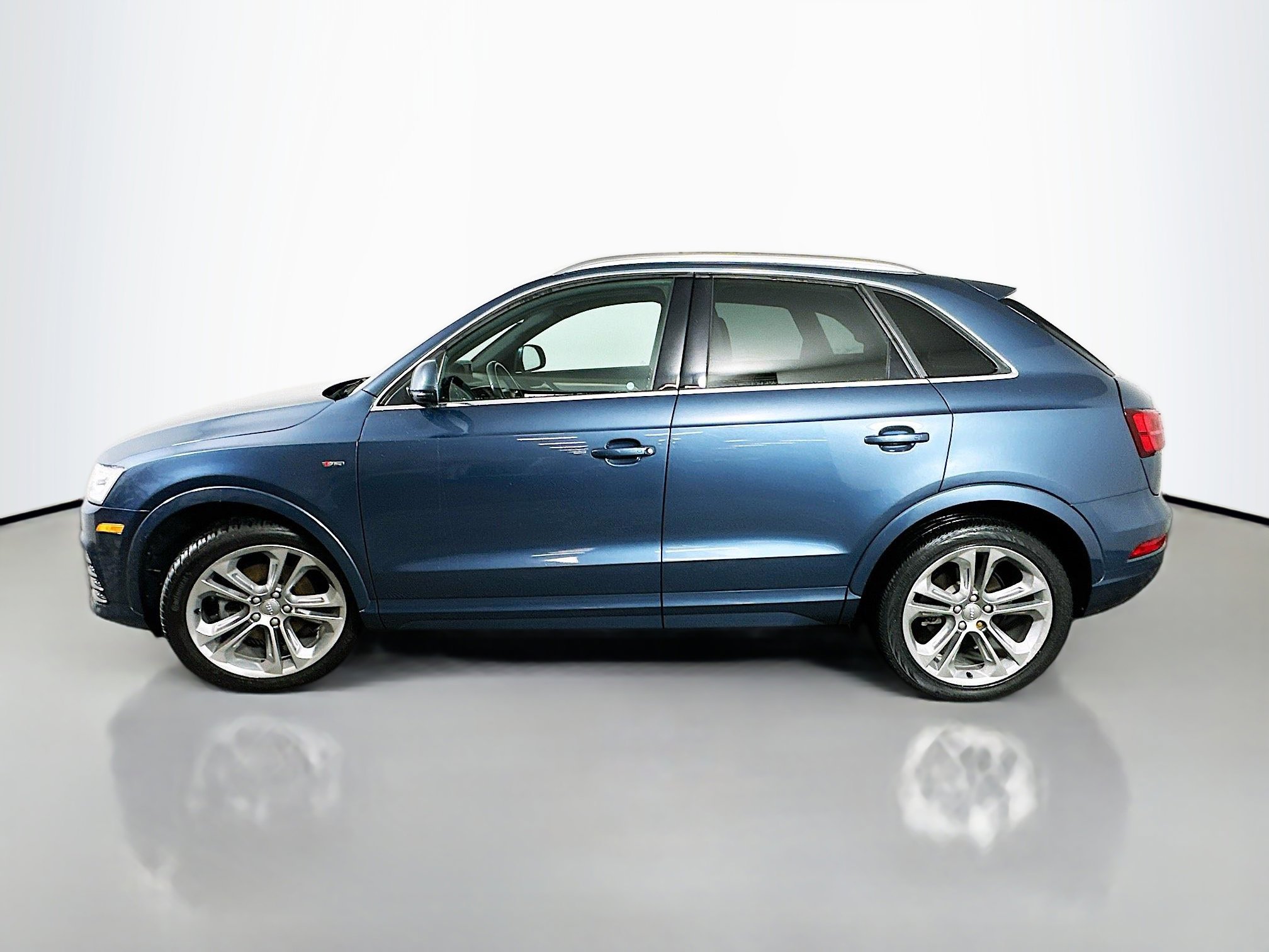 Used 2018 Audi Q3 2.0T Premium Plus w/ Premium Plus Package image 4