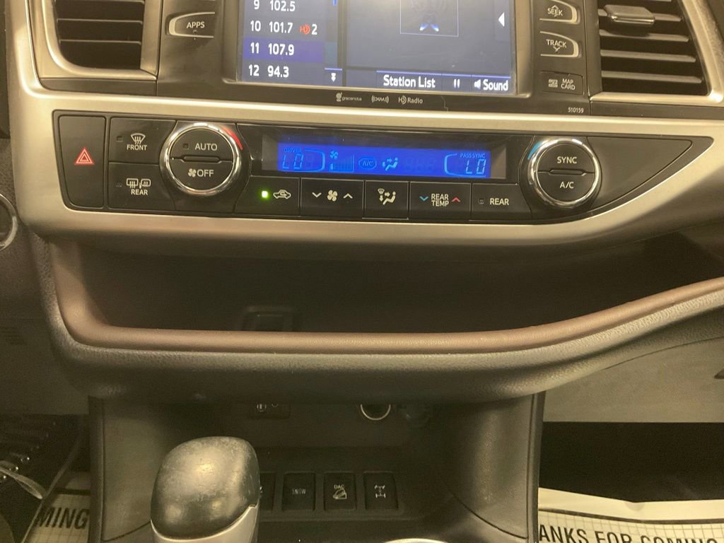 Used 2016 Toyota Highlander XLE AWD/4WD image 18