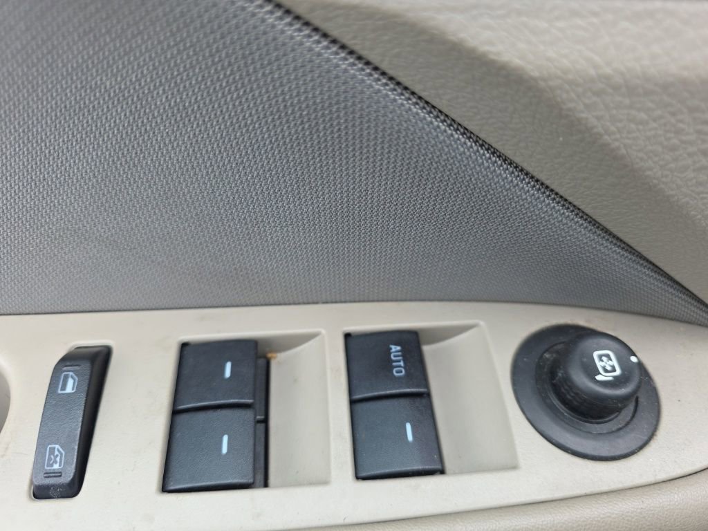 Used 2012 Ford Fusion SE FWD image 13